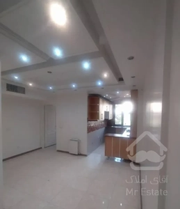 آپارتمان ۴۲ متری ،پارکینگ،بر میدان