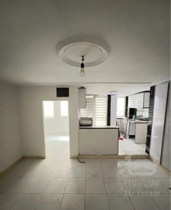 ۴۰متر/طبقه اول/جنب مترو