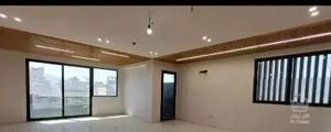 ۱۳۵ متر سه خواب نوساز / سه طرف نور/ سرمایه گذاری