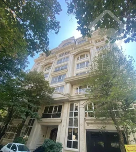 زعفرانیه ۲۹۰م/تراس قابل چیدمان/به شدت پول لازم