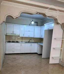 همکف حیاط دار با پارکینگ سقف بلند