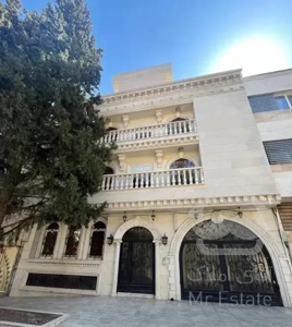 همکف حیاط دار ۲۴۰ متری / قدوسی غربی