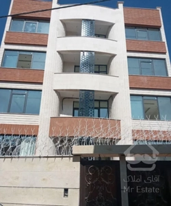 آپارتمان ۱۳۰متر ۳خوابه با حیاط اختصاصی