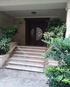 ۱۰۰ متر ، نیاوران