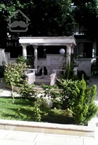 شهرک غرب/ویلا/۶۶۰ متر زمین/۳ واحدی