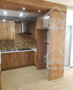 ۷۵ متر تهرانپارس  طبقه دوم سندی فروشنده واقعی