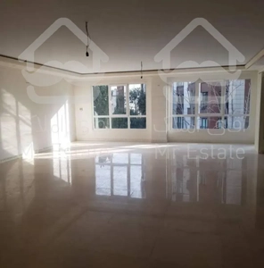 ۱۸۵ متر سه خواب/گذر مشجر/تاپ دسترسی آجودانیه