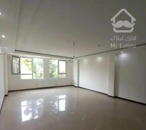 ۲۴۰ متری در آغوش دریاچه چیتگر