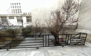 چند قدمی اندرزگو/ صدمتر حیاط مشجر اختصاصی