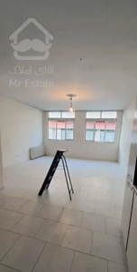 فلکه اول ۹۵ متر ۲ خواب بازسازی شده طبقه دوم سندی