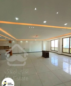 آپارتمان ۳ خوابه، پنجره قدی،نورگیر ،سالن  بزرگ