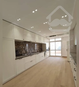 150 متر  کم واحد  کلکسیونی از نور و نقشه