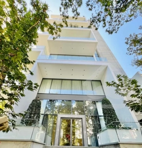 ۱۲۰مترمحصوردردرختان شمیران/ارشیتکت علی موسی پناه