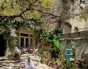 ۱۱۰ متر ویلایی/۱۲۰ متر حیاط در اختیار/۲۰ متر بالکن