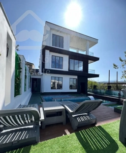 ویلا تریبلکس استخر دار قیمت کف منطقه