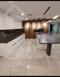 فروش ۹۲ متری غرق در نور