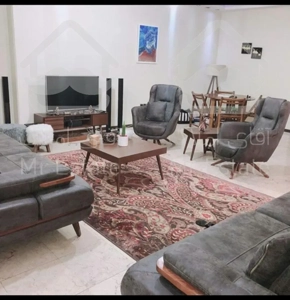 فروش ۷۷ متری غرق در نور