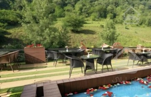 لاهیجان هتل تالاررستوران مجهزبه تمامی امکانات سند تک برگ ویو عالی جنگل مسیر پرتددوبرند منطقه