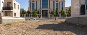 یک قطعه زمین مسکونی 220 متری