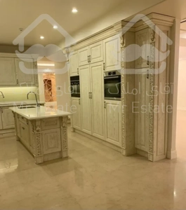 آپارتمان ۲۳۰ متری برای اجاره در فرمانیه