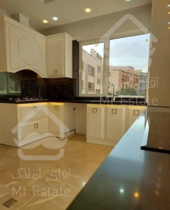 آپارتمان ۱۳۰متری شهرک غرب