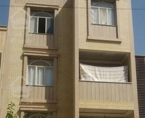 آپارتمان ۸۰ متری طبقه چهارم ۵۰ عددپله بدون آسانسور