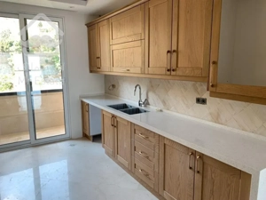 اجاره و رهن آپارتمان زعفرانیه 200  متر شیک