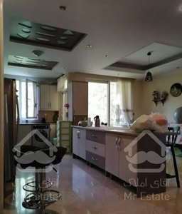 ۹۰متری ۱۰ساله فول امکانات،چهارباغ