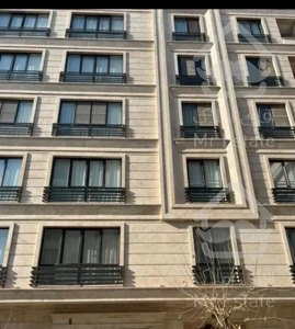 92متر فول امکانات سالن پرده خور