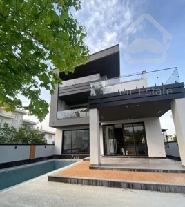 فروش ویلا فوق مدرن۴۸۰متری۳خواب آسانسور استخر شهرکی