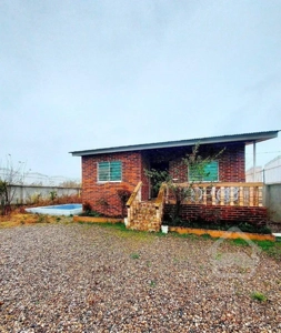 خانه روستایی۴۰۰متراستخرداردیوارکشی بلند*پول زمینه