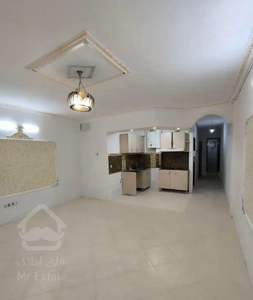 ۶۵ متر طبقه اول حاشیه خیابان با پارکینگ ماشین