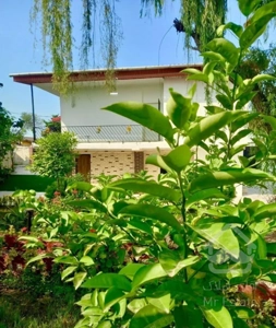 ویلا باغ مشجر/قیمت استثنایی/کاملا تو بافت مسکونی