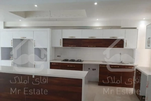 نیاوران ۲۰۰ متر ۳خوابه/۲ پارکینگ/ تکواحدی