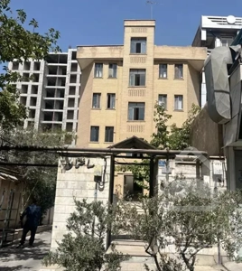 ۱۷۵ متر آپارتمان/۹۰ متر قدرالسهم/نزدیک به پارک
