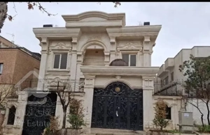 ویلایی ۹۰۰ متر بنا در سه طبقه مجزا /شهرک