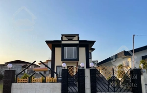 ویلا.۲۵۰ متر زمین،۲۰۰ متر بنا،دوبلکس،روف گاردن