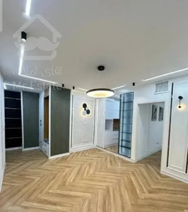 ۶۳ متری بهترین متریال/سالن مربع/سندتکبرگ/انـدیـشه