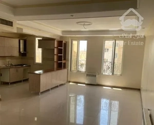 ۷۷ متر / رو به آفتاب جنوب / چهار باغ شرقی