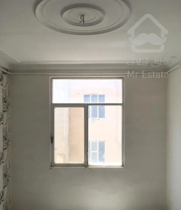 ۱۱۰ متر جنوبی دانشگاه طبقه اول پارکینگ مسقف