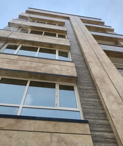 فروش آپارتمان کم سن غرق نور فول امکانات
