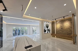 ۱۲۶ متر ، شمال برج سفید