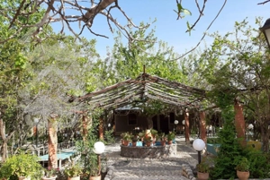 اجاره ساختمان سه خوابه در ویلا باغ ماهان