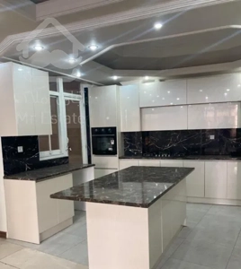 ۱۷۶ متر نیاوران/مرجان