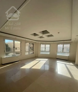 نیاوران ۱۱۸ متر ۲ خوابه با دو پارکینگ استخر فعال