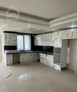 آپارتمان کلید نخورده* *زیر قیمت منطقه**