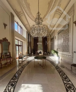 نیاوران /۱۸۰ متر / فول مشاعات / رو به افتاب/ مجلل