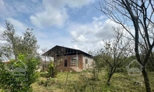 ویلا باغ ۲۰۰۰متری سند دار اطراف فومن با درختهامیوه