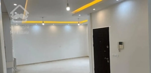 ۱۰۰متر دو‌خوابه،فول بازسازی شده،طبقه اول،شهرک چشمه