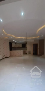 ۹۵ متر دو خواب همکف بر پارک چند قدمی